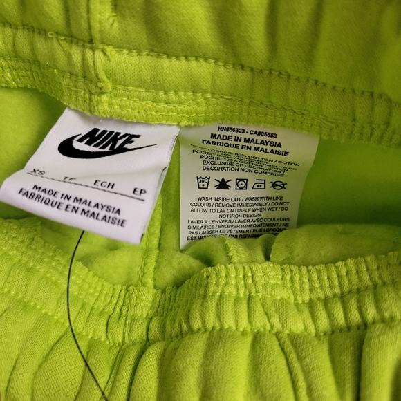 BNWT Nike Boys Nike Sportswear Club Fleece Pant Atomic Green/Chlorophyll XS - Picture 6 of 8